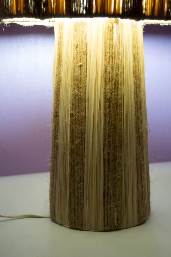 Sahara Glow – Handwoven Rafia Lamp